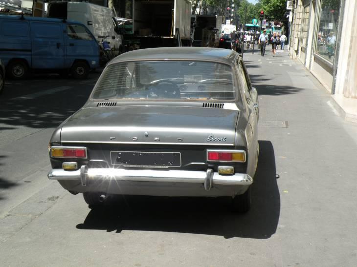  voiture de collection: ford escort , arrière